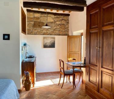 Pitigliano Apartment | Oceanfront La Sorpresa Monolocale with Scenic Valley Views