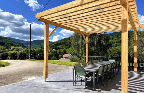 Plainfaing House | Accessible Cottage Retreat for Groups by the Lake