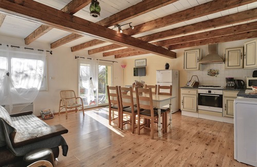 Villelaure House | Stay at La Source: Cozy Gîte with Terrace and Spa