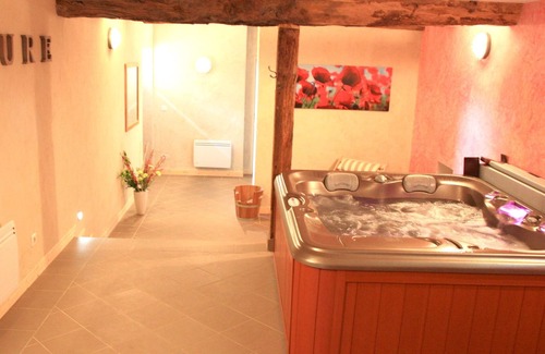 Saint-Pierre-la-Palud House | La Source dorée