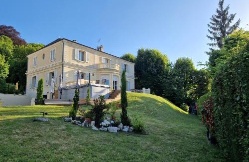 Bougival House | Unwind at La Source de Bougival: Top-Rated with Hot Tub