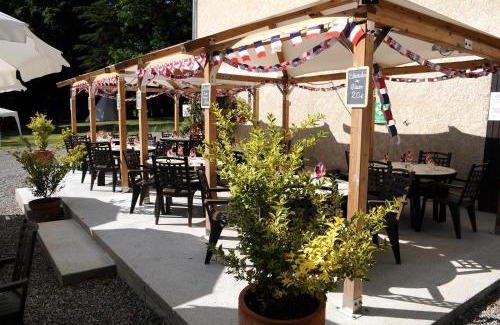 Saint-Pierre-d'Argencon Bed & Breakfast | Discover La Source: Pet-Friendly Haven with Dining Options