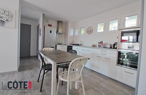 Carry-le-Rouet Apartment | Cozy La Sourcinette T3 on Côte Bleue with Ocean View
