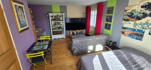 Eragny Bed & Breakfast | Explore Souris Verte: Your Budget-Friendly Escape