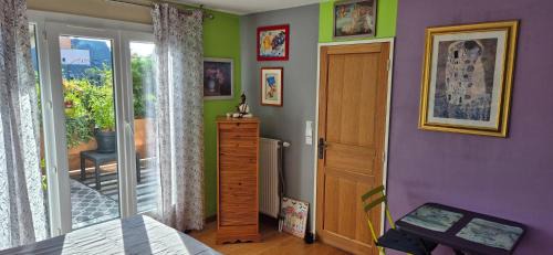 Eragny Bed & Breakfast | Explore Souris Verte: Your Budget-Friendly Escape