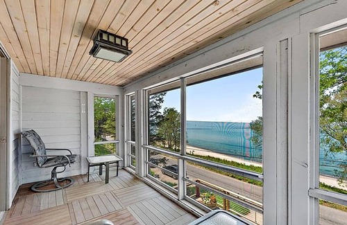 Michiana House | Beachfront Retreat at La Spiaggia in New Buffalo