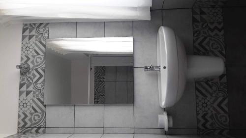 Torre Pali Apartment | Paradise Room: 10/10 Rated Stays with Pool & Kitchen