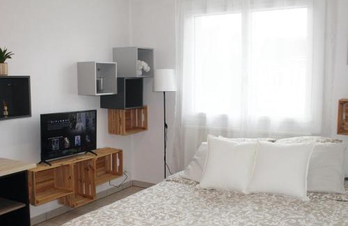 Faubourg-Raines Apartment | Convenient Stay at La Station, Steps from the Train