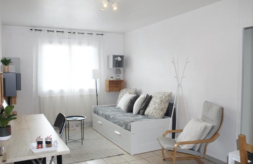 Faubourg-Raines Apartment | Convenient Stay at La Station, Steps from the Train