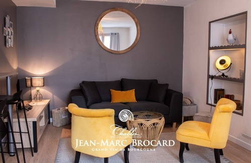 Chablis House | Relax at La Suite à Chablis - Breakfast & Family Friendly