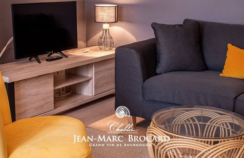 Chablis House | Relax at La Suite à Chablis - Breakfast & Family Friendly