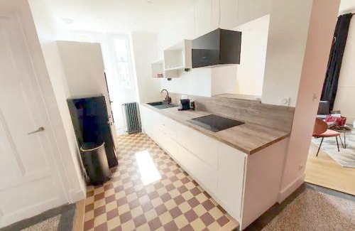 Faubourg Sud Apartment | Discover La Suite 21: Family-Friendly in the City Center