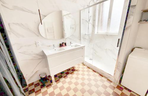 Faubourg Sud Apartment | Discover La Suite 21: Family-Friendly in the City Center