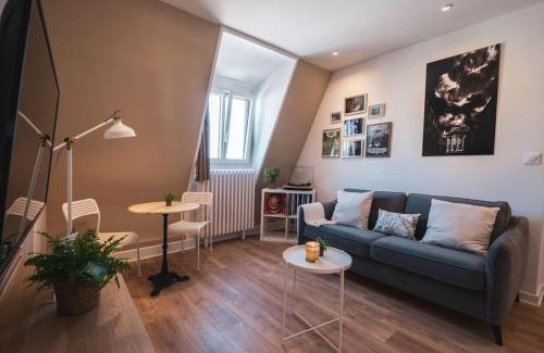 Charleville-Mezieres Apartment | Guest Rated 9.3 - Family-Friendly La Suite 7 Gîte Urbain