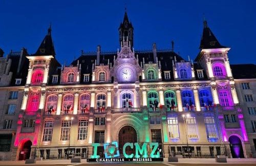 Charleville-Mezieres Apartment | Guest Rated 9.3 - Family-Friendly La Suite 7 Gîte Urbain