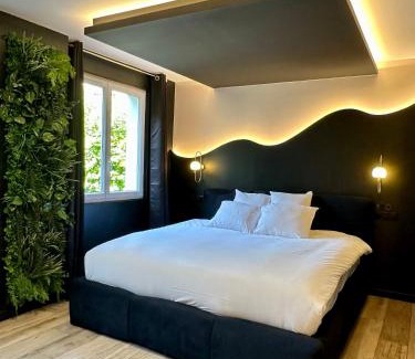 Angouleme Apartment | La Suite Aimée - Espace relaxant avec balnéo