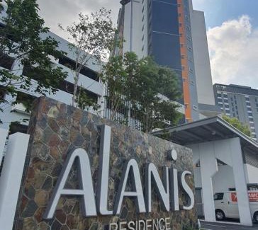 Kota Warisan House | Exceptional La Suite@Alanis Residence with Pool Access