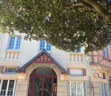Saint-Briac-sur-Mer Apartment | Experience La Suite Armel with Oceanfront Views & High Rating