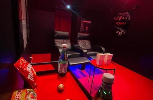 Melun Apartment | Relax at La Suite Casa Dé lové: Jacuzzi & Private Cinema