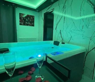 Melun Apartment | Relax at La Suite Casa Dé lové: Jacuzzi & Private Cinema