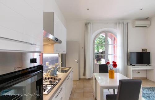 Pietrasanta Apartment | Explore La Suite di Bonnes Vacances: 4-Star Comfort for Families