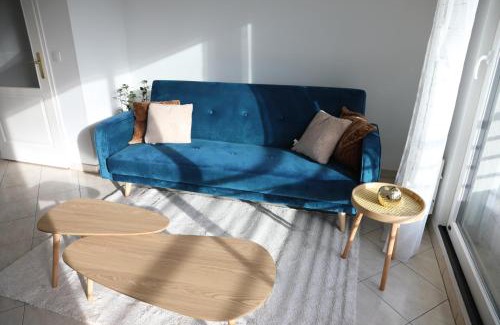 Saint-Cyr-l'Ecole Apartment | Discover Family-Friendly Comfort at La Suite Est-Versaillais