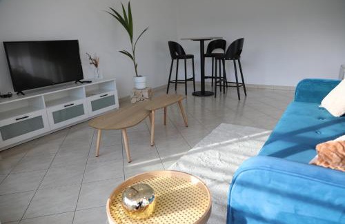 Saint-Cyr-l'Ecole Apartment | Discover Family-Friendly Comfort at La Suite Est-Versaillais
