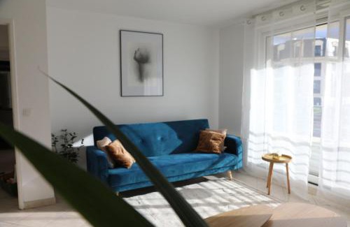 Saint-Cyr-l'Ecole Apartment | Discover Family-Friendly Comfort at La Suite Est-Versaillais