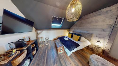 Buhl-Lorraine Bed & Breakfast | Relaxing Retreat at La suite Mélusine with Spa & Hot Tub