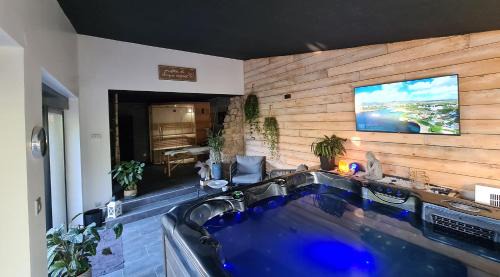 Buhl-Lorraine Bed & Breakfast | Relaxing Retreat at La suite Mélusine with Spa & Hot Tub