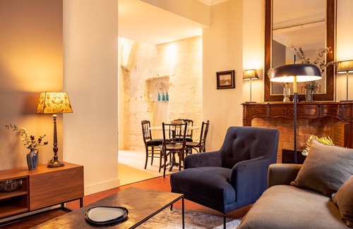 Avignon City Centre Apartment | Elegant La Suite N°3: Historic Center with Family Amenities