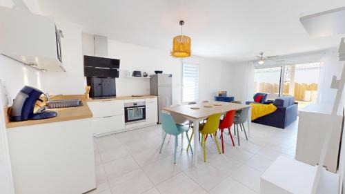 Givrand Apartment | Discover La Suite Oceane: Family & Pet-Friendly Retreat