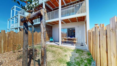 Givrand Apartment | Discover La Suite Oceane: Family & Pet-Friendly Retreat
