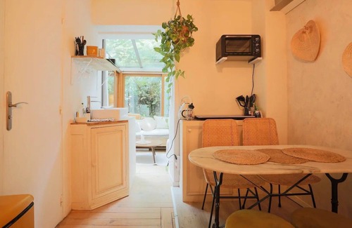 Belleville Apartment | Relaxing Private Suite des Chevaliers with Spa & Breakfast