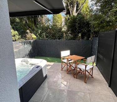 Haussonville-Blandan-Mon Desert-Saurupt Apartment | La suite secrète et son spa abrité