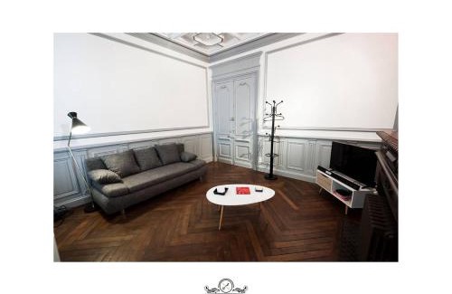 Poitiers Apartment | Pet-Friendly La Suite T2 with Terrace in Poitiers