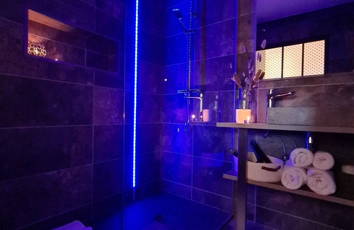 Buhl-Lorraine Bed & Breakfast | Delightful Retreat at La Suite Volupté with Dining & Family Comfort