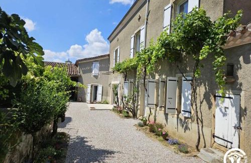 Castres House | La surprise des jumelles