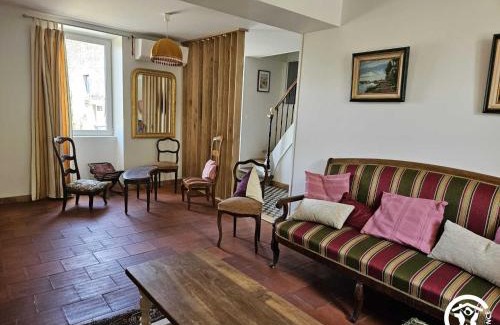 Castres House | La surprise des jumelles