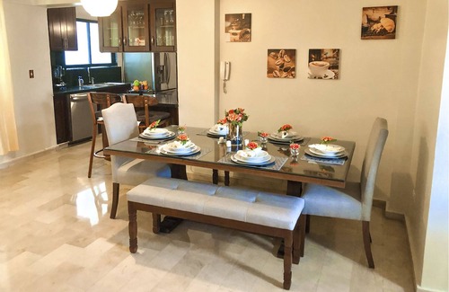 Simon Diaz Apartment | Discover La Trinitaria Monumento: Family-Friendly Retreat