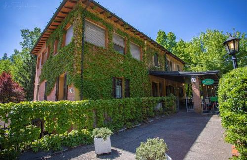 Monteveglio Hotel | Welcoming La Tagliolina: Pet-Friendly with Breakfast Options
