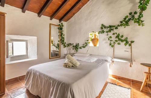 Almogia Ski Chalet | Experience La Tahona: Oceanfront Retreat in Andalusian Mountains