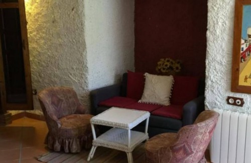 Guadix Cottage | Explore La Tala Caves with Spa Access and Kitchen Facilities