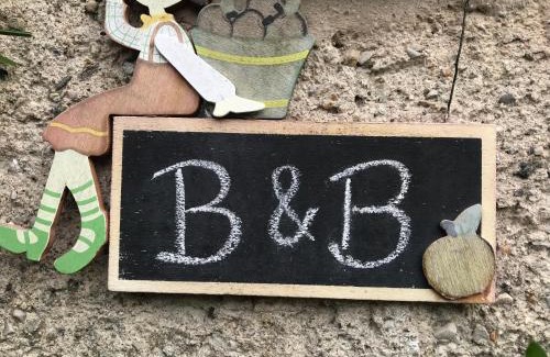 Porto Valtravaglia Bed & Breakfast | Discover La Tana del Ghiro: Oceanfront Retreat with Pets Welcome