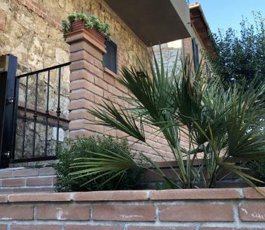 Santarello Apartment | Welcoming La Tana di Ghino di Tacco: Family-Friendly Stay