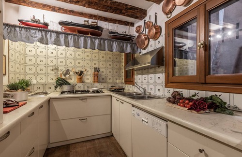 San Marco Apartment | Discover La Tana: Guest Rated 10/10 with Family Amenities
