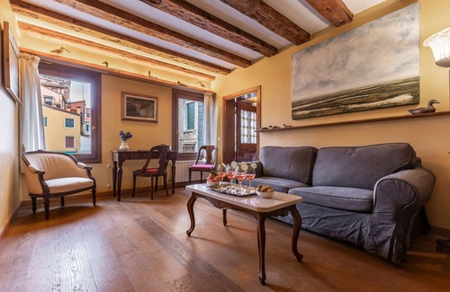 San Marco Apartment | Discover La Tana: Guest Rated 10/10 with Family Amenities
