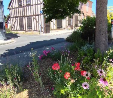 Chaumont-sur-Tharonne Bed & Breakfast | Cozy La tanière des ours: Family-Friendly with Breakfast