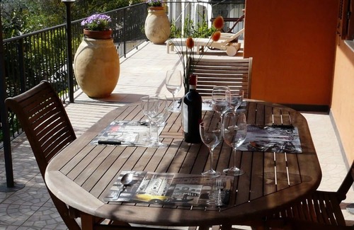 Civezza Apartment | Oceanfront La Tavernetta: Perfect for Family Getaways