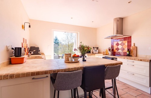 Mondonville Ski Chalet | La Tendresse - Family Home with Private Pool & Breakfast